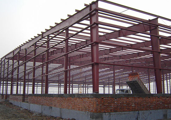 Van het de geveltopkader geprefabriceerd staal van de metaalbouwconstructie de structuurpakhuis
