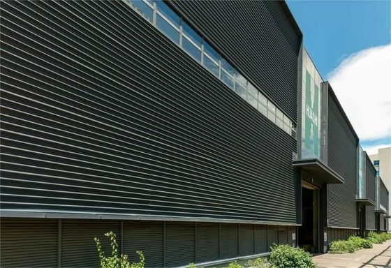 GB Steel Structural Warehouse Construction met een prachtig uitzicht Ontworpen en geprefabriceerd voor distributie