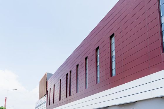GB Steel Structural Warehouse Construction met een prachtig uitzicht Ontworpen en geprefabriceerd voor distributie