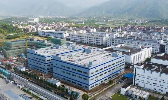 Duurzaam voorgefabriceerd stalen pakhuis met modern ontwerp en roestvrij riool