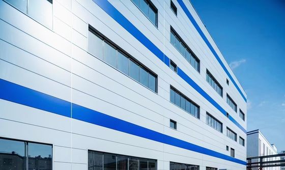 Duurzaam voorgefabriceerd stalen pakhuis met modern ontwerp en roestvrij riool